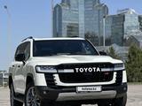Toyota Land Cruiser 2022 года за 60 700 000 тг. в Алматы – фото 3