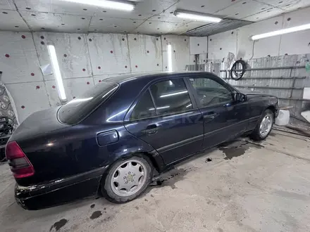 Mercedes-Benz C 180 1996 года за 1 500 000 тг. в Актобе – фото 3