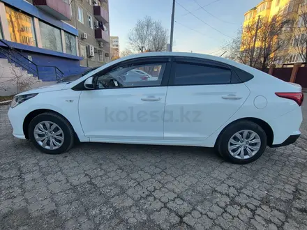 Hyundai Accent 2020 года за 8 000 000 тг. в Атырау – фото 2