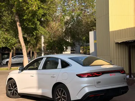 BYD Qin L DM-i 2024 года за 9 300 000 тг. в Алматы – фото 4