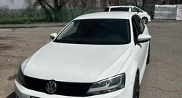 Volkswagen Jetta 2017 года за 7 750 000 тг. в Алматы – фото 2