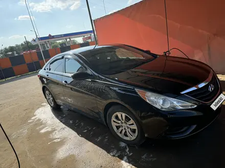 Hyundai Sonata 2011 года за 3 500 000 тг. в Уральск – фото 2