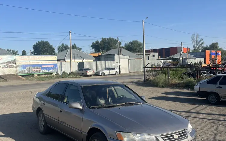 Toyota Camry 1999 годаүшін2 300 000 тг. в Семей