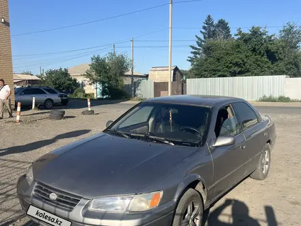 Toyota Camry 1999 года за 2 300 000 тг. в Семей – фото 2