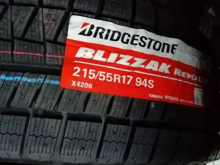 215-55-17 Bridgestone Blizzak Revo GZ за 70 300 тг. в Алматы