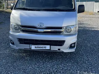 Toyota HiAce, 2013