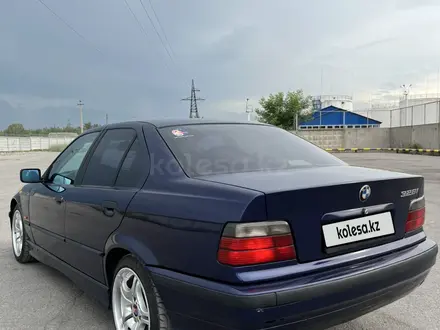 BMW 328 1997 года за 2 600 000 тг. в Алматы – фото 6