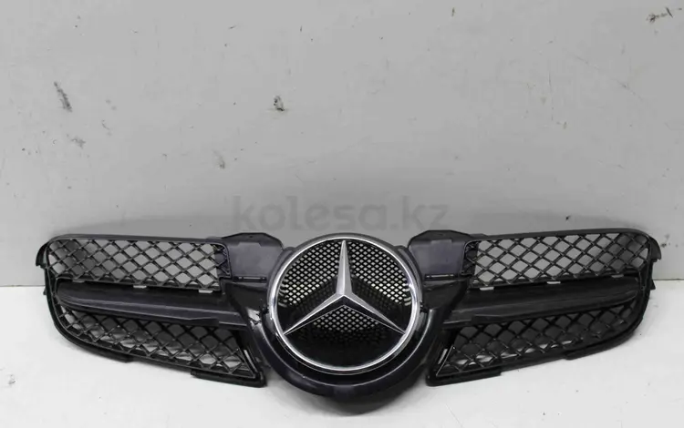 Решетка радиатора на MERCEDES-BENZ SLK (R171) 2008 года за 2 990 тг. в Шымкент