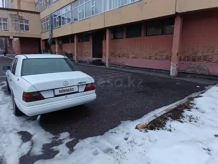 Mercedes-Benz E 200 1989 года за 980 000 тг. в Караганда – фото 7