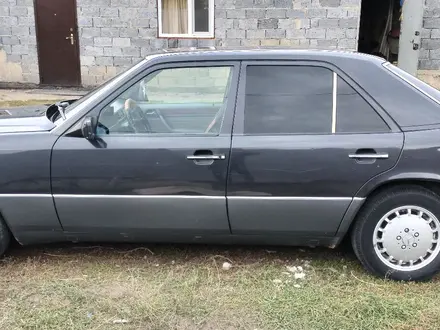 Mercedes-Benz E 230 1991 года за 1 500 000 тг. в Абай (Абайский р-н) – фото 2