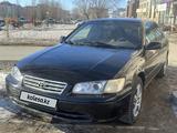 Toyota Camry 2000 года за 3 500 000 тг. в Актобе – фото 2