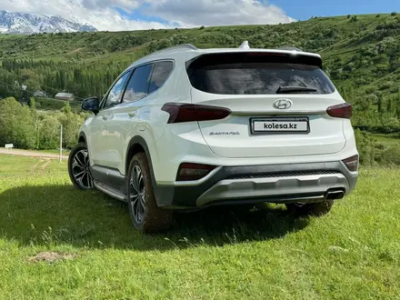 Hyundai Santa Fe 2019 года за 13 500 000 тг. в Шымкент – фото 9