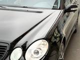 Mercedes-Benz E 320 2004 годаүшін4 300 000 тг. в Актобе – фото 5