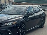 Toyota Camry 2018 года за 7 300 000 тг. в Актау – фото 2