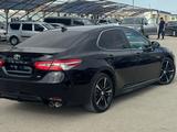 Toyota Camry 2018 года за 7 300 000 тг. в Актау – фото 3