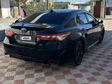 Toyota Camry 2018 года за 7 300 000 тг. в Актау – фото 5