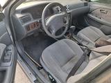 Toyota Camry 2001 года за 2 700 000 тг. в Шымкент – фото 2