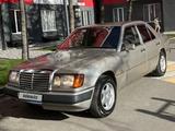 Mercedes-Benz E 220 1991 года за 1 800 000 тг. в Алматы – фото 2