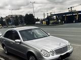 Mercedes-Benz E 240 2003 годаүшін4 600 000 тг. в Семей – фото 4