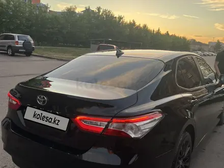 Toyota Camry 2020 года за 14 700 000 тг. в Астана – фото 3