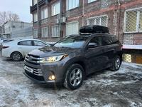 Toyota Highlander 2017 года за 18 500 000 тг. в Павлодар