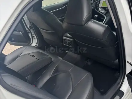 Toyota Camry 2019 года за 13 800 000 тг. в Алматы – фото 3