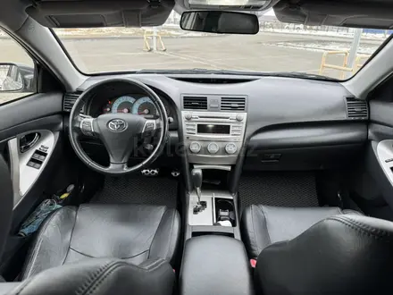 Toyota Camry 2011 года за 5 300 000 тг. в Атырау – фото 11
