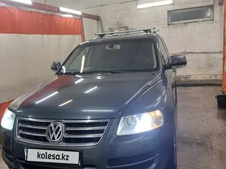 Volkswagen Touareg 2007 года за 7 500 000 тг. в Астана