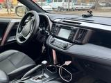 Toyota RAV4 2016 годаүшін11 100 000 тг. в Уральск – фото 4