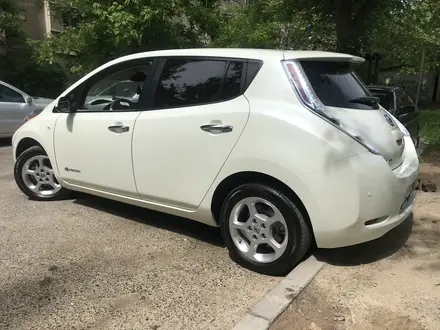 Nissan Leaf 2011 года за 7 000 000 тг. в Шымкент