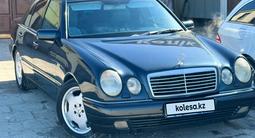 Mercedes-Benz E 320 1999 года за 3 800 000 тг. в Жанаозен