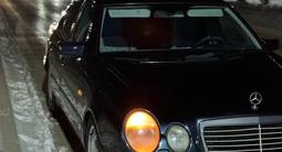 Mercedes-Benz E 320 1999 года за 3 800 000 тг. в Жанаозен – фото 2