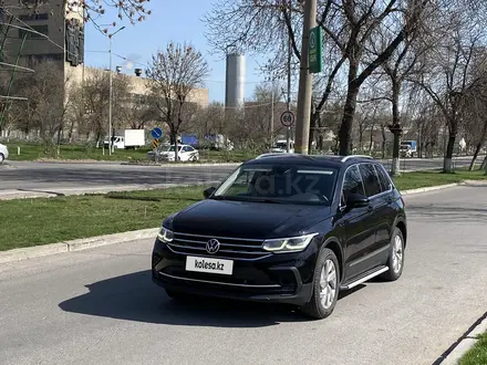 Volkswagen Tiguan 2021 года за 16 500 000 тг. в Шымкент – фото 2