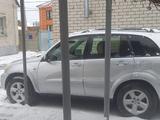 Toyota RAV4 2004 года за 4 000 000 тг. в Актобе – фото 2