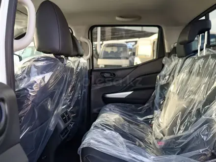Nissan Navara 2025 года за 16 350 000 тг. в Семей – фото 27