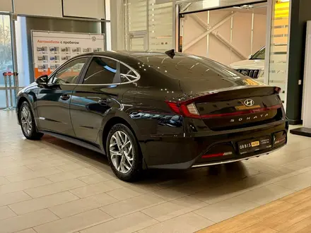 Hyundai Sonata 2022 года за 11 390 000 тг. в Актобе – фото 2