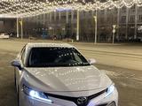 Toyota Camry 2019 года за 13 900 000 тг. в Атырау – фото 2