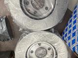Тормозные диски и колодки новые за 35 000 тг. в Астана – фото 3