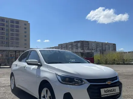 Chevrolet Onix 2023 года за 6 600 000 тг. в Караганда