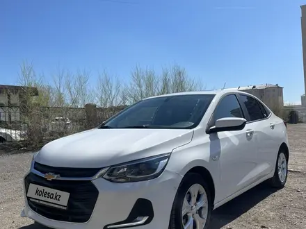 Chevrolet Onix 2023 года за 6 600 000 тг. в Караганда – фото 2