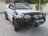 Toyota Hilux 2008 года за 10 700 000 тг. в Шымкент