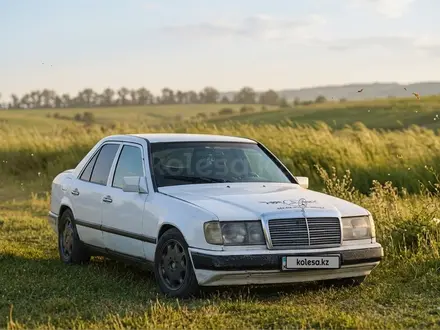 Mercedes-Benz E 230 1988 года за 650 000 тг. в Алматы