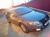 Volkswagen Passat 2005 года за 3 692 500 тг. в Кызылорда – фото 4