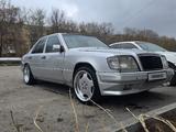Mercedes-Benz E 200 1993 года за 1 200 000 тг. в Караганда