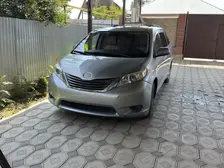 Toyota Sienna, 2010