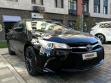 Toyota Camry 2017 года за 6 800 000 тг. в Атырау