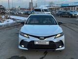 Toyota Camry 2023 года за 22 300 000 тг. в Алматы – фото 2