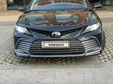 Toyota Camry 2022 годаfor11 700 000 тг. в Шымкент – фото 4