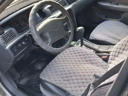 Toyota Camry 2000 года за 3 000 000 тг. в Усть-Каменогорск – фото 3