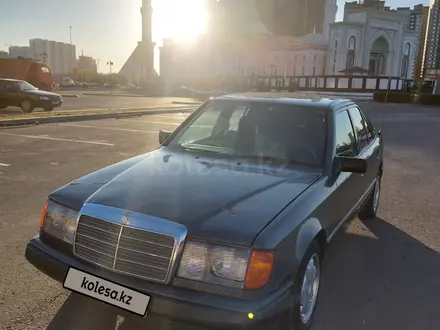 Mercedes-Benz E 230 1990 года за 1 300 000 тг. в Астана – фото 2